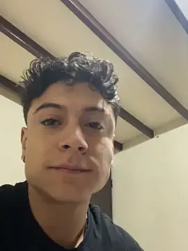 ainaht – webcam model profile photo Image 12