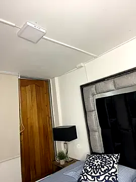 ainaht – webcam model profile photo Image 13