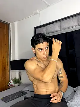 ainaht – webcam model profile photo Image 8