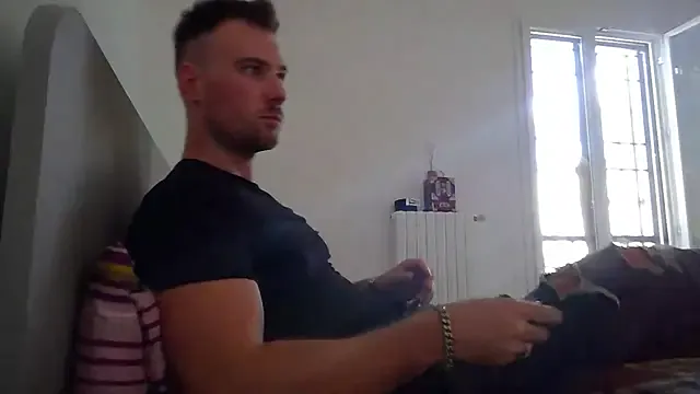 Dolce – webcam model profile photo Image 11