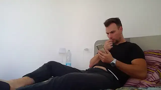 Dolce – webcam model profile photo Image 2