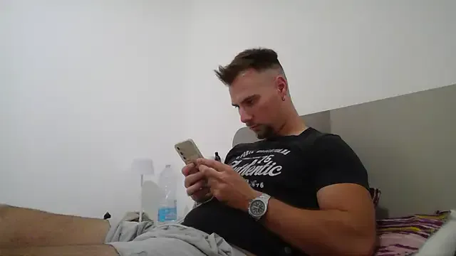 Dolce – webcam model profile photo Image 3