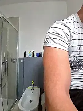 Dolce – webcam model profile photo Image 6