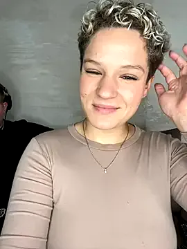 EmiBrow – webcam model profile photo Image 14