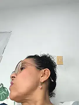 Dolce – webcam model profile photo Image 11