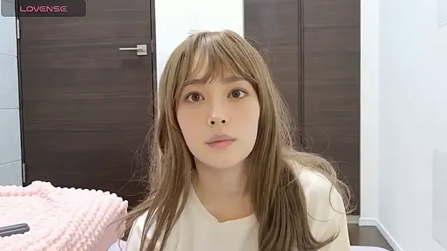 GoldenTeen20 – webcam model profile photo Image 8