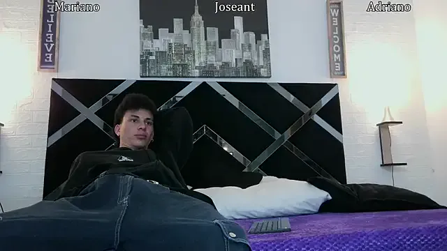 Dolce – webcam model profile photo Image 12