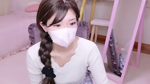 MiraKova – webcam model profile photo Image 18