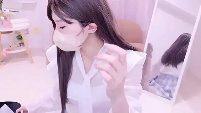 MiraKova – webcam model profile photo Image 3