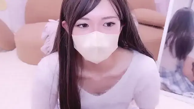 MiraKova – webcam model profile photo Image 4