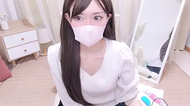 MiraKova – webcam model profile photo Image 6