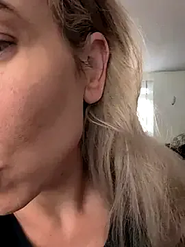 MissyMoon – webcam model profile photo Image 6