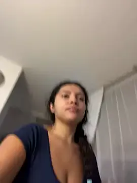 MollyBoston – webcam model profile photo Image 4