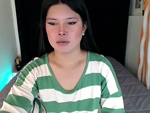 MollyBoston – webcam model profile photo Image 4