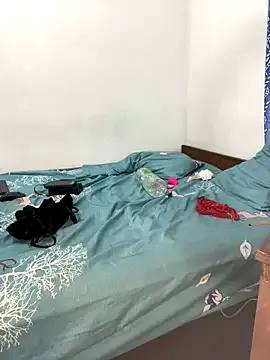 MiraKova – webcam model profile photo Image 3