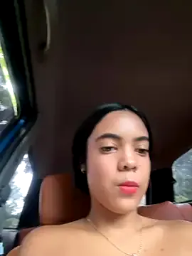 MadelineLane – webcam model profile photo Image 9