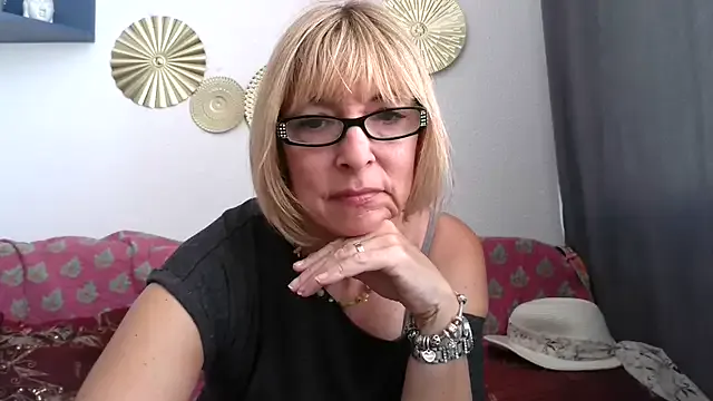 NAWTYClassyBritMILF – webcam model profile photo