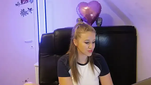 GennaJames – webcam model profile photo Image 13