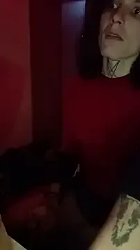 MiraKova – webcam model profile photo Image 5