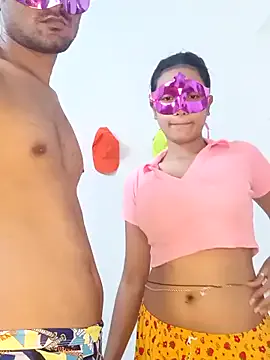 AishaHart – webcam model profile photo Image 2