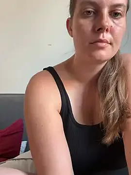 KateGale – webcam model profile photo Image 4