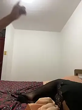 PaulaValdez – webcam model profile photo Image 9