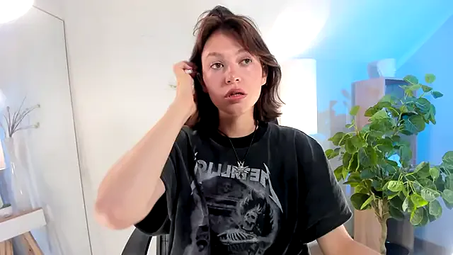 Dolce – webcam model profile photo Image 12