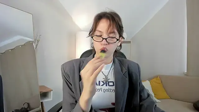 Dolce – webcam model profile photo Image 6