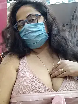 Dolce – webcam model profile photo Image 12