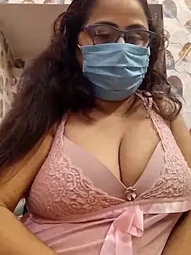 Dolce – webcam model profile photo Image 2