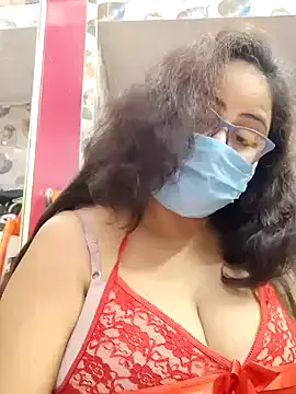 Dolce – webcam model profile photo Image 3