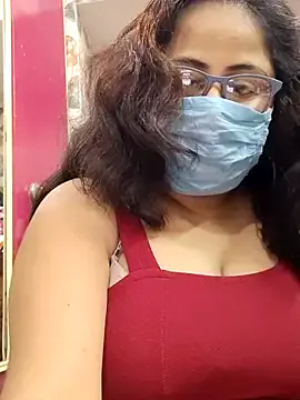 Dolce – webcam model profile photo Image 6