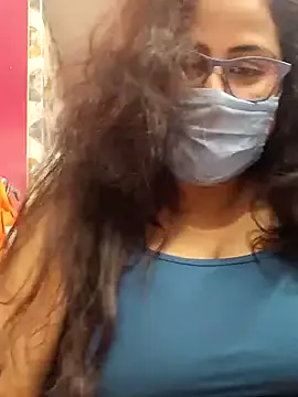 Dolce – webcam model profile photo Image 7