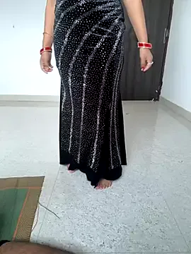 LaraCharm – webcam model profile photo Image 3