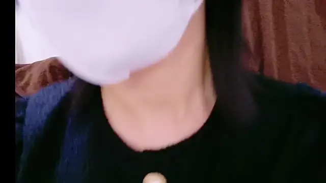 LT-333 – webcam model profile photo Image 7