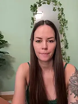 MiraKova – webcam model profile photo Image 3