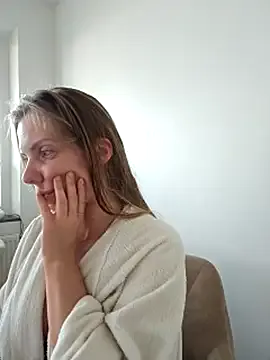 MelinaLuviani – webcam model profile photo Image 2