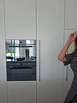 MelinaLuviani – webcam model profile photo Image 5