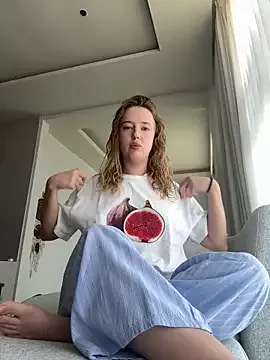 LizBentley – webcam model profile photo Image 14