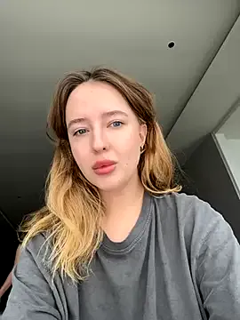 LizBentley – webcam model profile photo Image 15