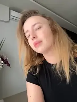 LizBentley – webcam model profile photo Image 18