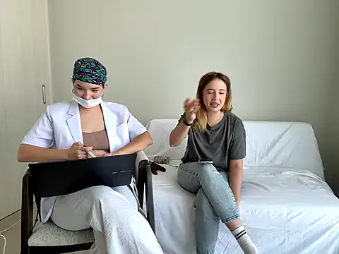 LizBentley – webcam model profile photo Image 3