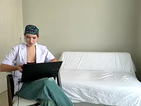 LizBentley – webcam model profile photo Image 4