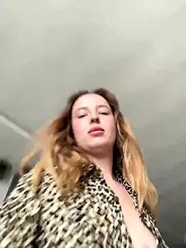 LizBentley – webcam model profile photo Image 8