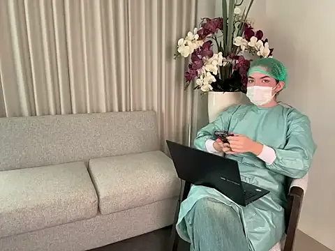 LizBentley – webcam model profile photo Image 9