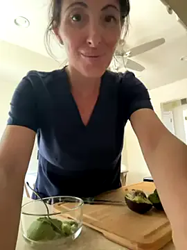 AishaHart – webcam model profile photo Image 2