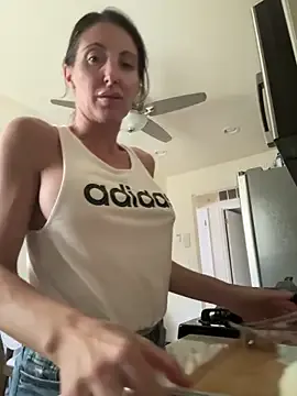 AishaHart – webcam model profile photo Image 3