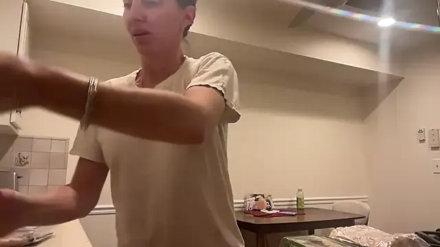 AishaHart – webcam model profile photo Image 5