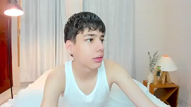 KateGale – webcam model profile photo Image 14