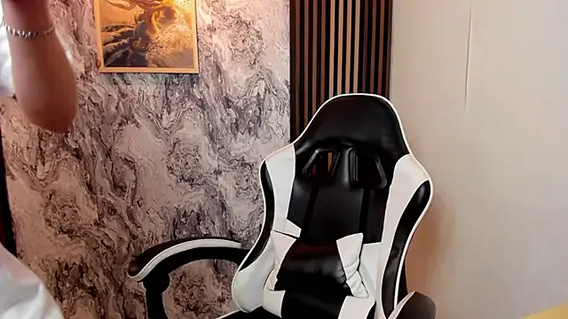 KateGale – webcam model profile photo Image 16